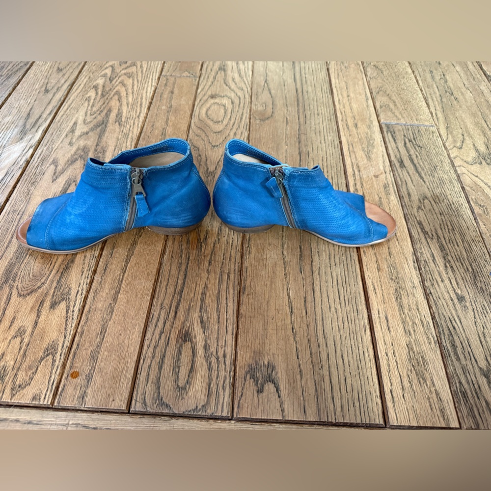 Miz Mooz Blue open toed Ankle Boots EUC size 37